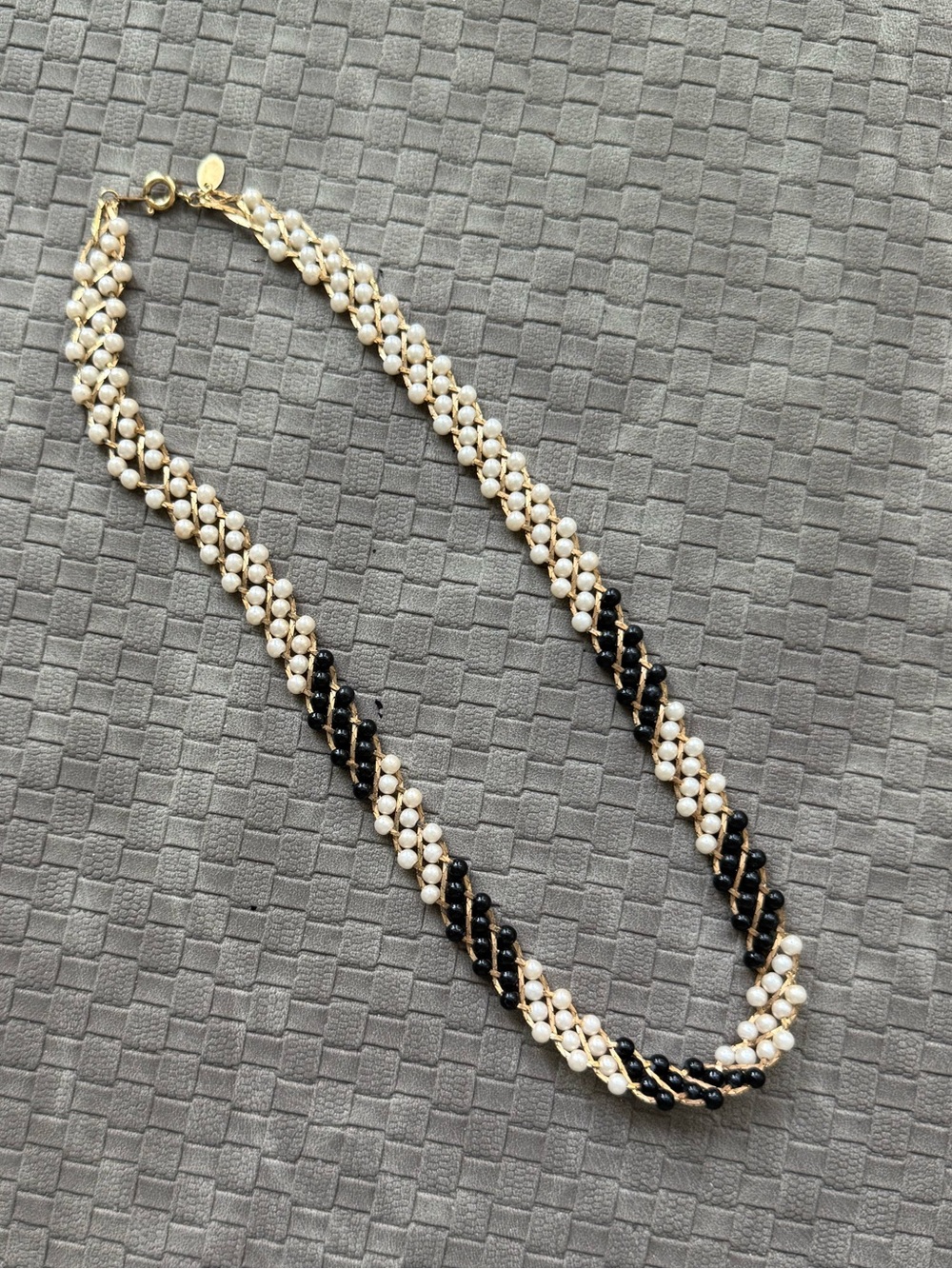 Citation Elegant Gold Pearl and Black Bead Twisted mesh Necklace